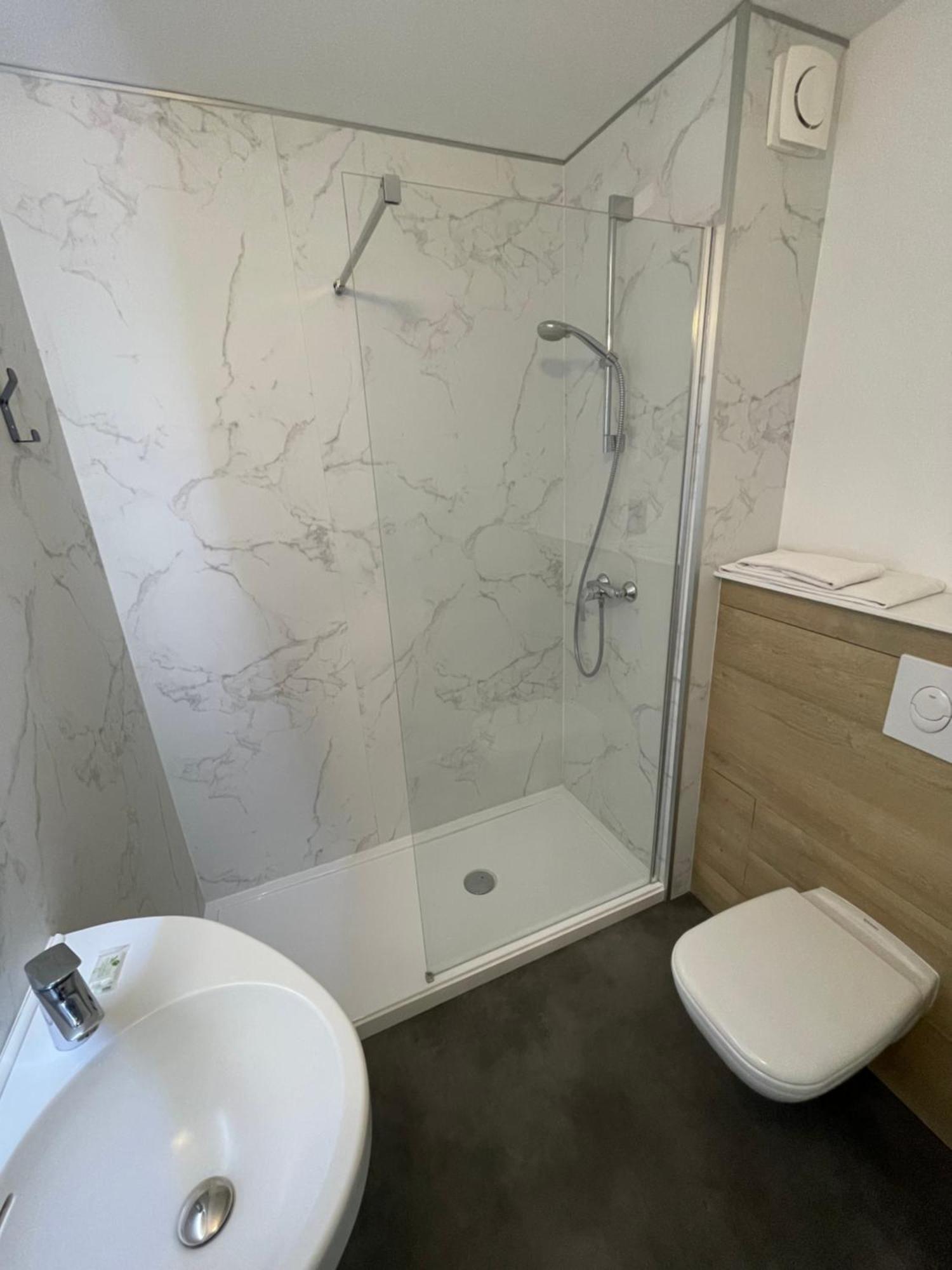 Neuves-Maisons Hotel Castel מראה חיצוני תמונה