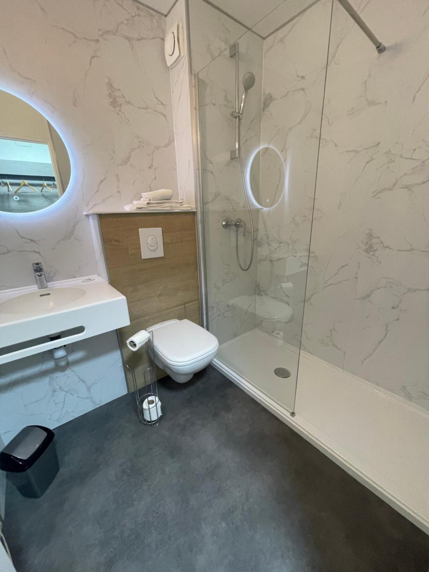 Neuves-Maisons Hotel Castel מראה חיצוני תמונה
