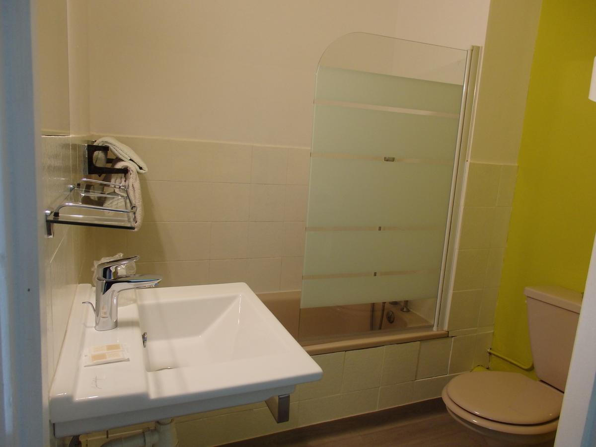 Neuves-Maisons Hotel Castel מראה חיצוני תמונה